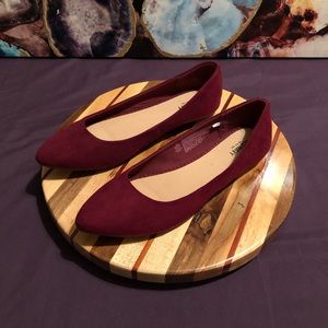 Women’s Maroon Flats